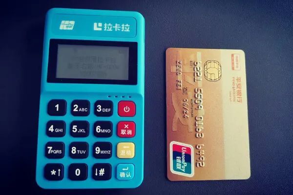 信用卡以卡养卡会有哪些风险？拉卡拉4g电签